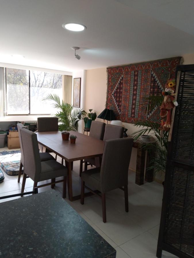 Charming Sunny Bedroom Overlooking Beautiful Amsterdam Avenue In Best Condesa Area メキシコシティ エクステリア 写真