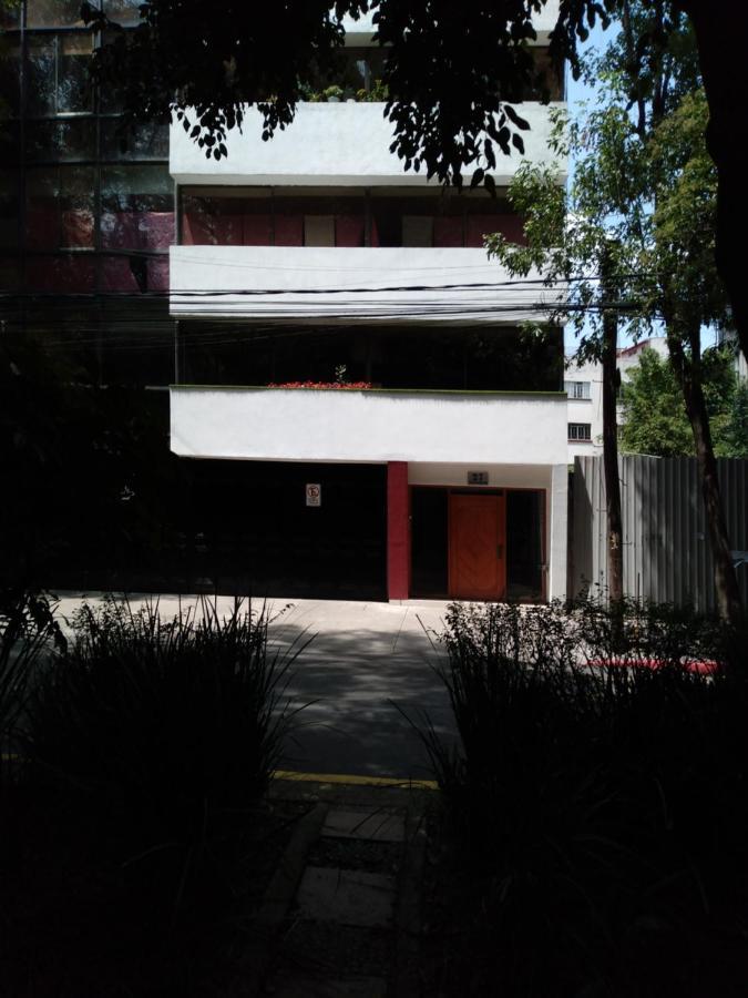 Charming Sunny Bedroom Overlooking Beautiful Amsterdam Avenue In Best Condesa Area メキシコシティ エクステリア 写真